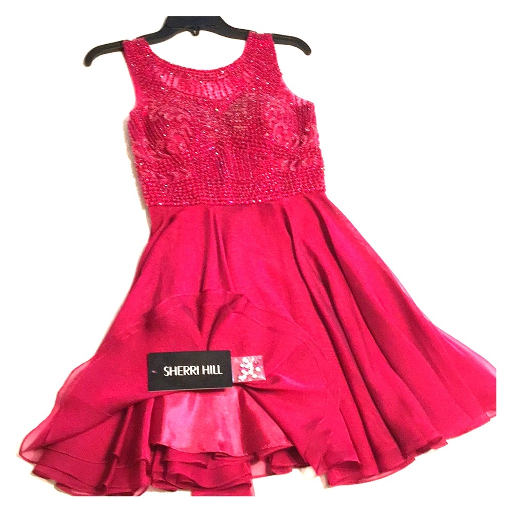 Elegant SHERRI HILL dress. Worn once. Like new!